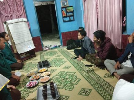 Calon Perawat Kenalkan Kesehatan Reproduksi 